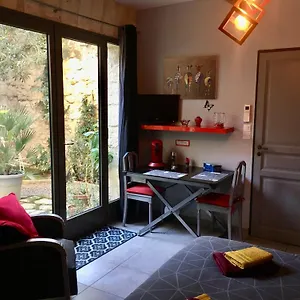 Guest house Sur Jardin Secret - Centre - Climatisee, Avignon